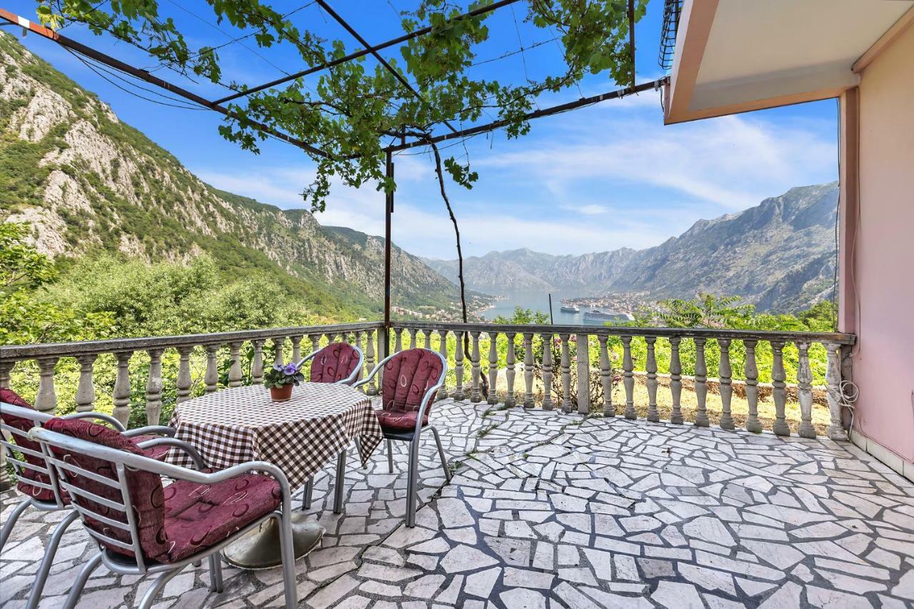 Apartments Vidikovac Inn Kotor Bagian luar foto