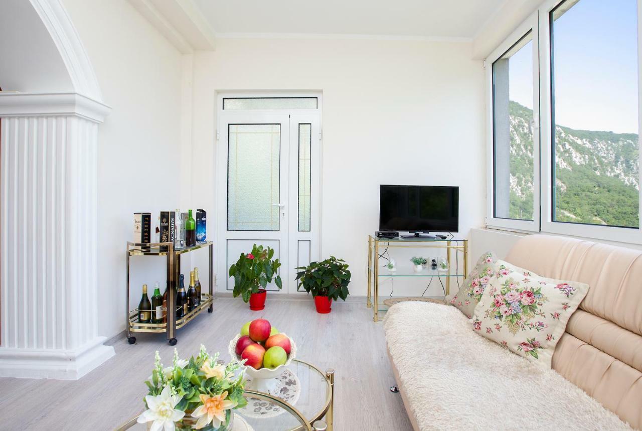 Apartments Vidikovac Inn Kotor Bagian luar foto